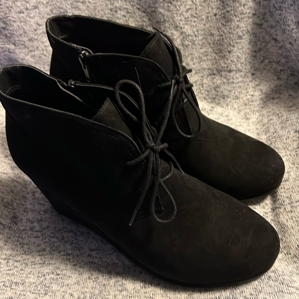 Wedge boots